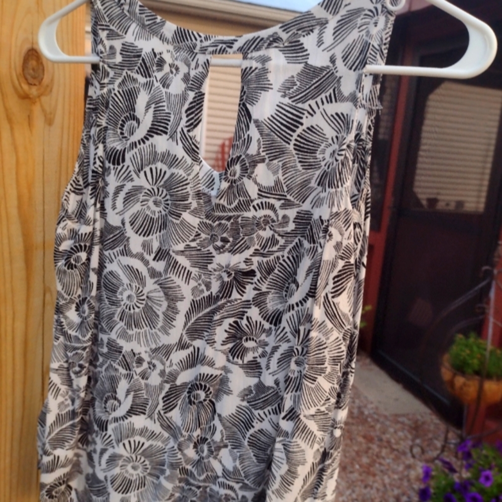 Old Navy flowy patterned tank top